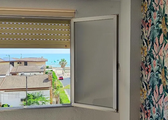 Ocean Front Trianon Διαμέρισμα *